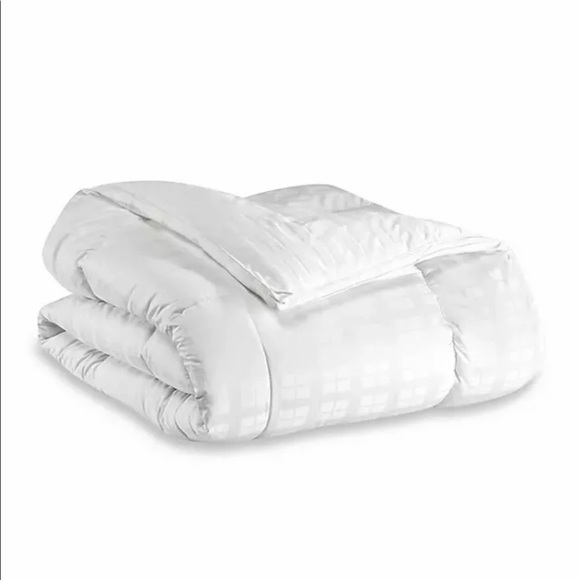 The Seasons Collection Other - Season Collection Year Round Warmth Comforter Twin